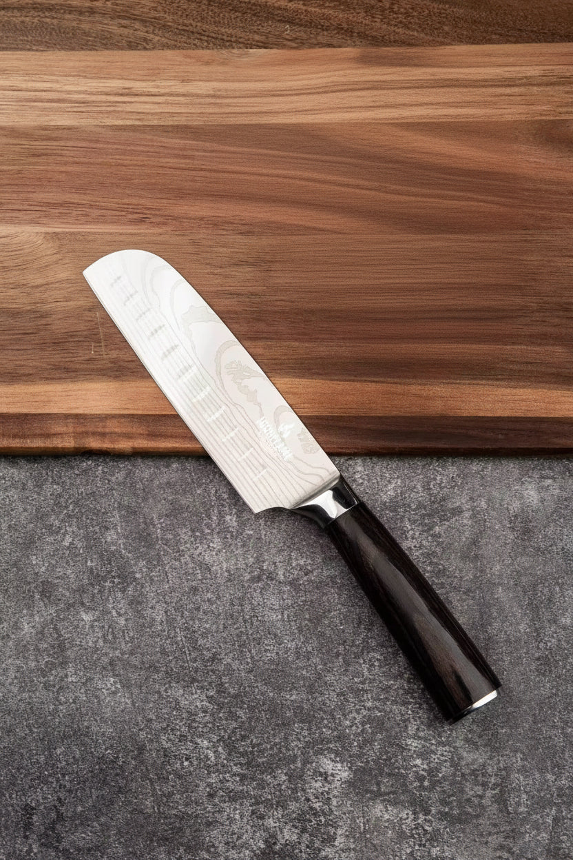 Coltello Santoku De Luca Ho.Re.Ca.+ | Lama In Acciaio Inox 18 Cm, Spessore 2,5 Mm | Professionale Con Impugnatura Soft Grip Antiscivolo